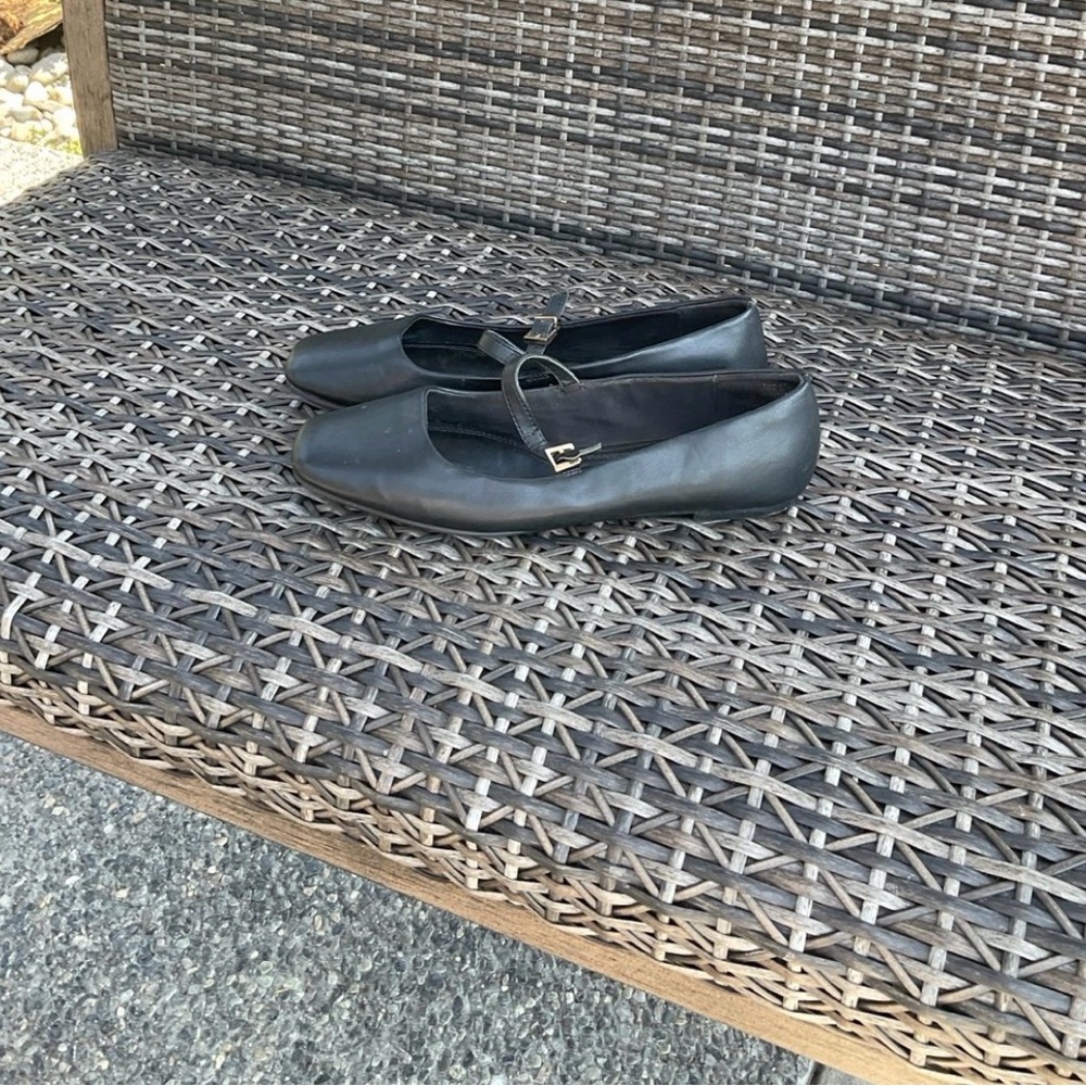 Women’s black h&m flats
